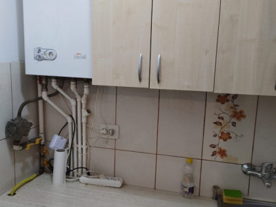 Brotacei / Str Sucevei - Garsoniera etaj intermediar , centrala gaz Comision 0%