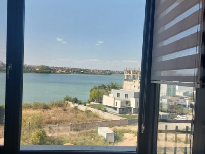 Garsoniera moderna cu vedere la lac- 3 min de Campusul Universitar 