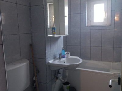 Ocazie ! Apartament dec 3 cam , 2 bai , parter , centrala gaz