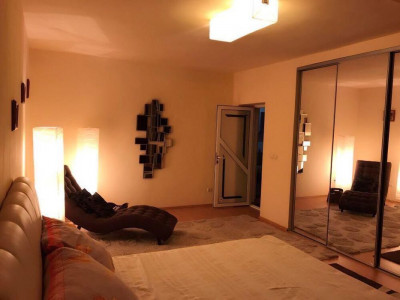 Ovidiu Vile (Sud),imobil D+P+1+M,6camere, mobilat,utilat integral