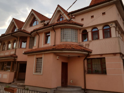 VILA KM 5 - P+1+M    8 CAMERE