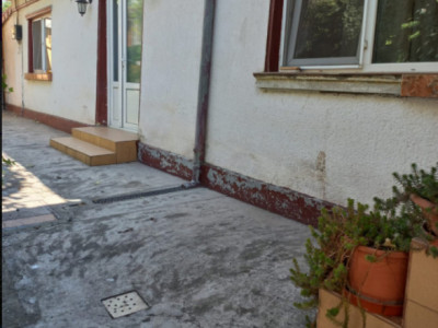 Casa batraneasca cu teren de 435mp cu utilitati si deschidere 14 m- Coiciu